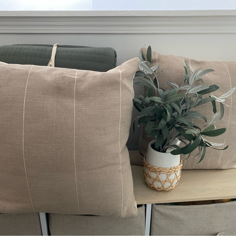 Beige Throw Pillows Set